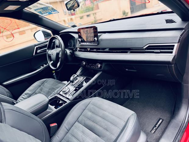 Mitsubishi Outlander SEL Launch Edition 2022 Red