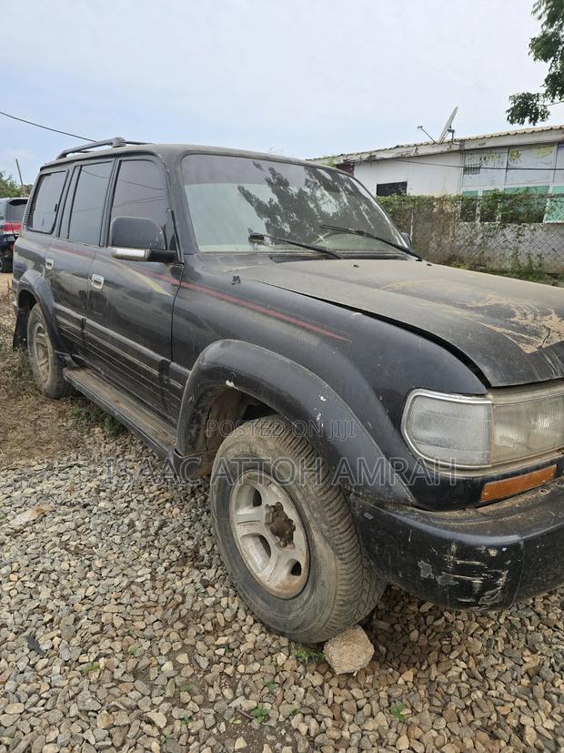 Toyota Land Cruiser 90 1999 Black photo 2