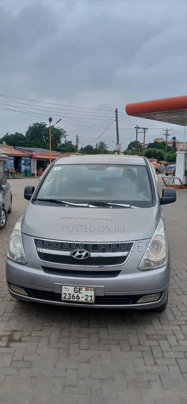 Hyundai Starex 2011 Grey photo 2