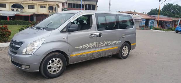 Hyundai Starex 2011 Grey photo 3