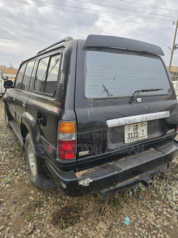 Toyota Land Cruiser 90 1999 Black photo 4