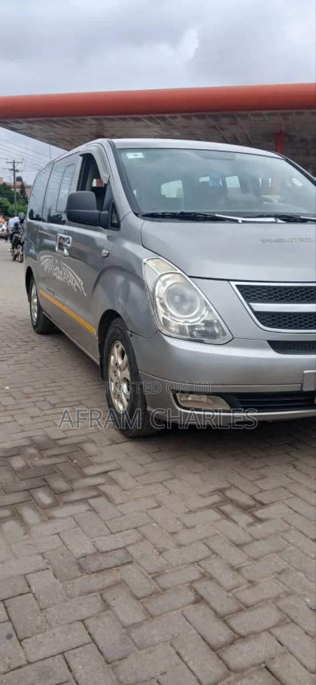 Hyundai Starex 2011 Grey photo 4