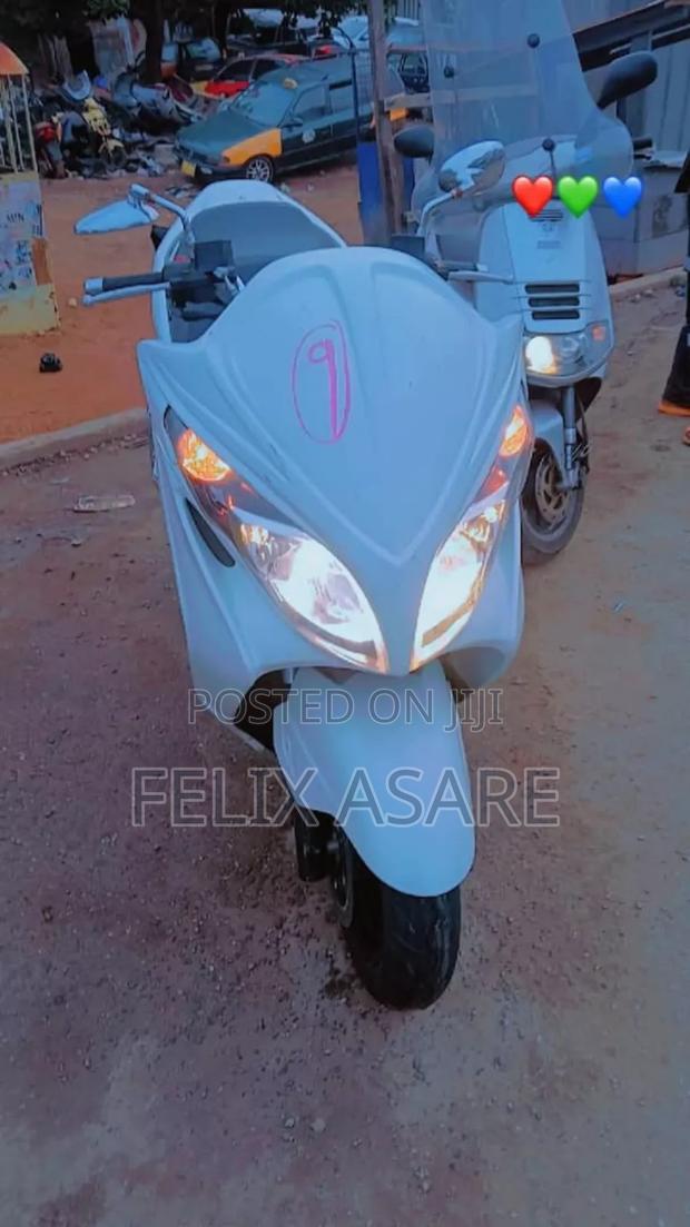 Suzuki Burgman 2020 · Photo 4