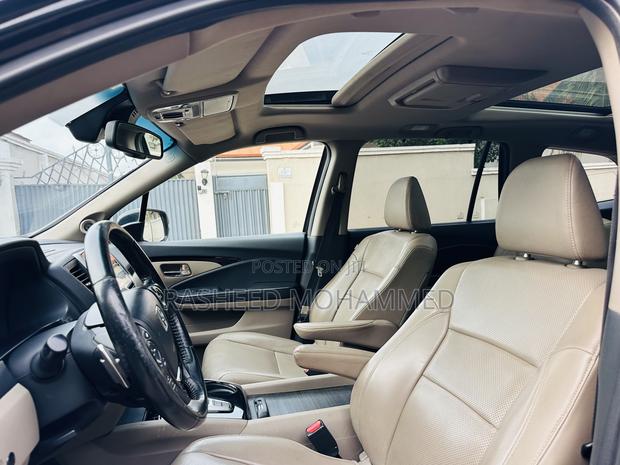 Honda Pilot Touring 4dr SUV (3.5L 6cyl 9A) 2017 Black