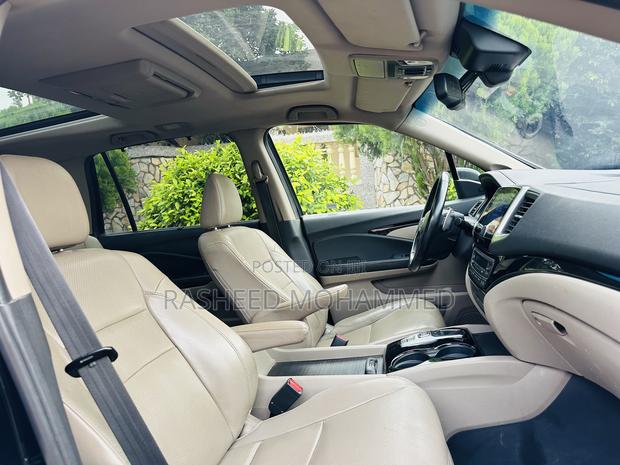 Honda Pilot Touring 4dr SUV (3.5L 6cyl 9A) 2017 Black