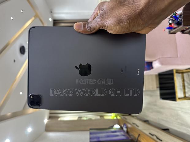 Apple iPad Pro 11 (2021) 256 GB Gray · Photo 2