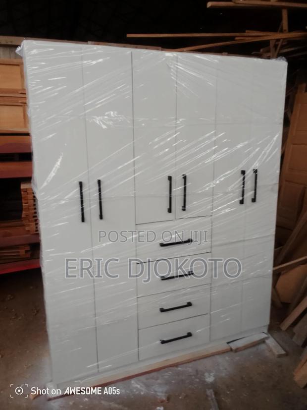 Nice Cabinet · Photo 2