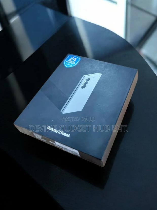 New Samsung Galaxy Z Fold6 256 GB Gold photo 2