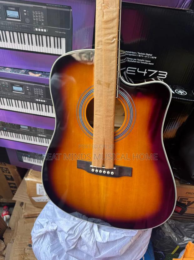 Fender Acoustic Guitar · Photo 3