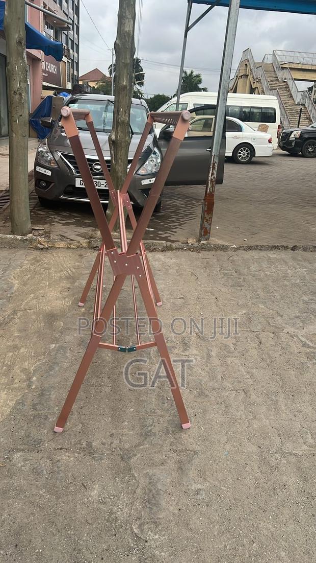 Hanger/Clothes Dryer · Photo 3