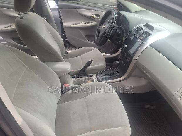 Toyota Corolla L 4dr Sedan (1.8L 4cyl 5M) 2012 Gray