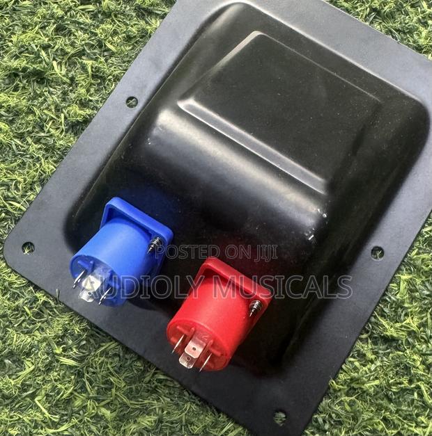 Speakcon Terminal (Pair) · Photo 4