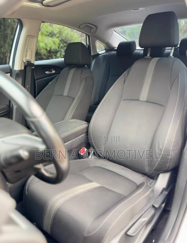 Honda Civic Sport 4dr Hatchback (1.5L 4cyl) 2017 White