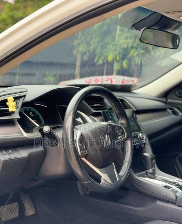 Honda Civic Sport 4dr Hatchback (1.5L 4cyl) 2017 White