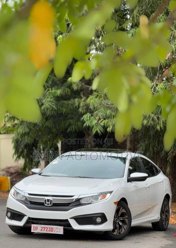 Honda Civic Sport 4dr Hatchback (1.5L 4cyl) 2017 White