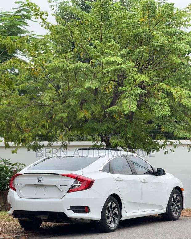 Honda Civic Sport 4dr Hatchback (1.5L 4cyl) 2017 White