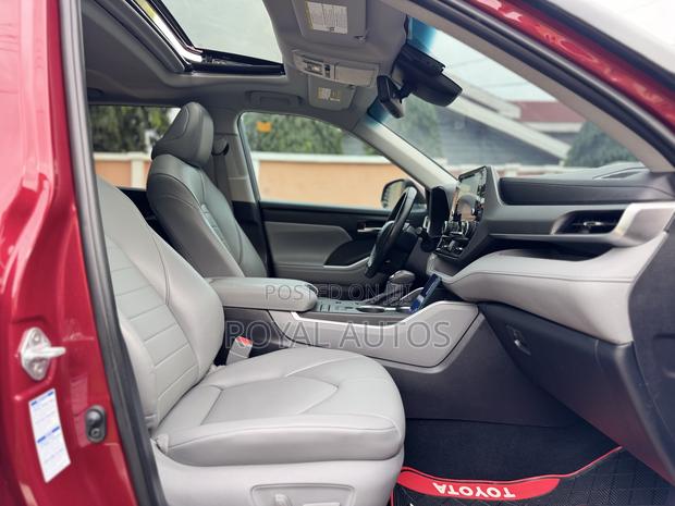 Toyota Highlander XLE 2022 Red photo 6