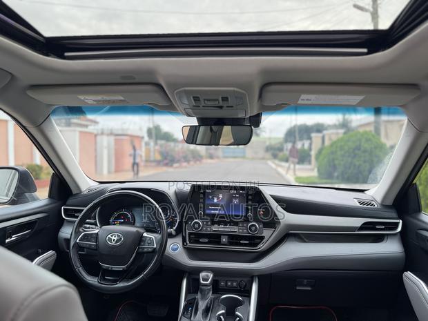 Toyota Highlander XLE 2022 Red photo 9