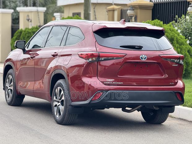 Toyota Highlander XLE 2022 Red photo 4