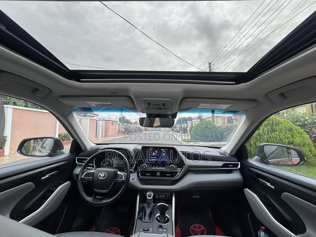 Toyota Highlander XLE 2022 Red photo 10