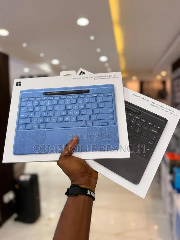 Microsoft Surface Pro Flex Keyboard With Pen · Photo 4