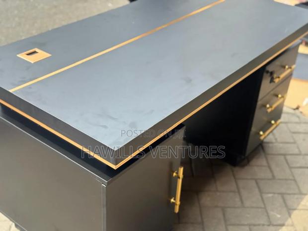 Elegant Office Desk · Photo 3