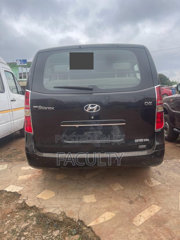 Hyundai Starex 2012 Black