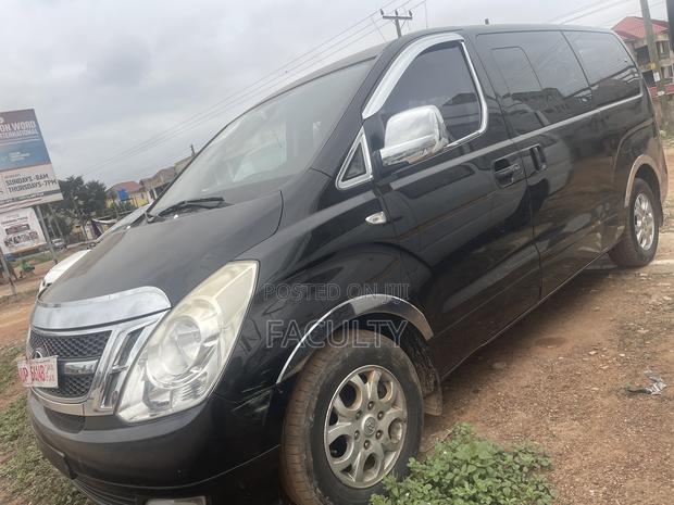 Hyundai Starex 2012 Black