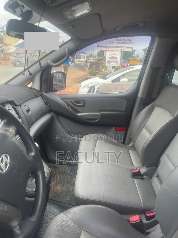 Hyundai Starex 2012 Black