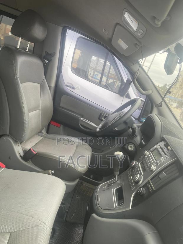 Hyundai Starex 2012 Black