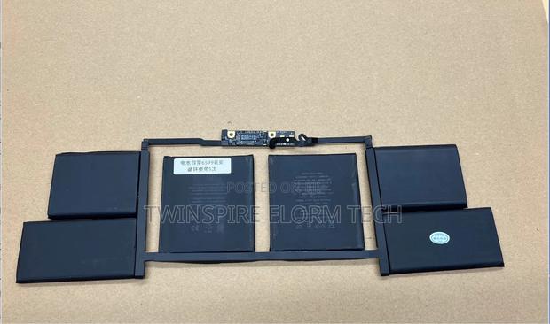 Macbook Pro 2016,2017,2018,2020 Battery · Photo 3