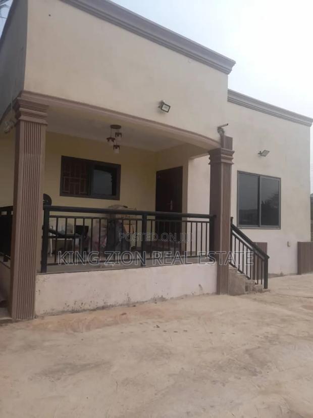 4bdrm House in King Zion Real, Awoshie for sale · Photo 2