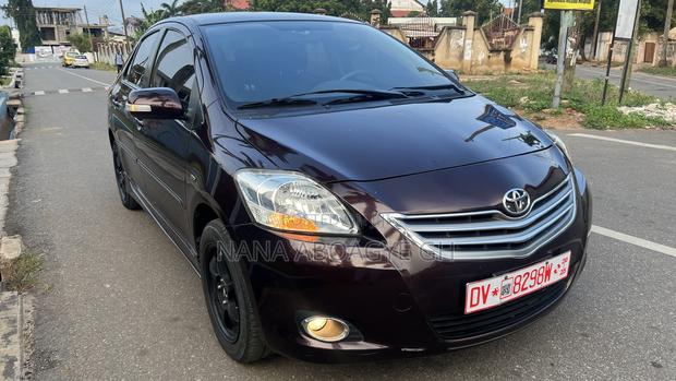 Toyota Belta 2011 Brown