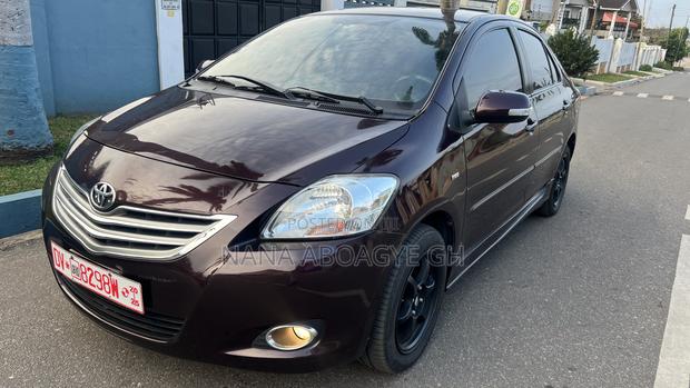 Toyota Belta 2011 Brown