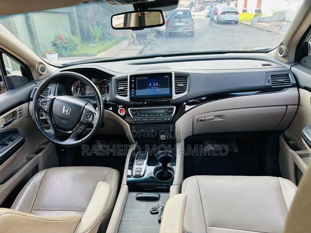 Honda Pilot Touring 4dr SUV (3.5L 6cyl 9A) 2017 Black