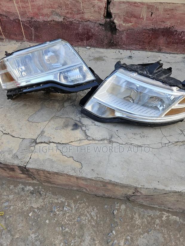 Ford Taurus Headlight Available