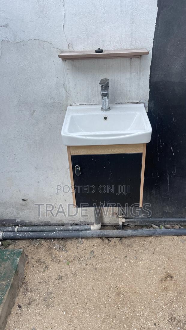 1 Used Wash Hand Basin for Sale photo 3
