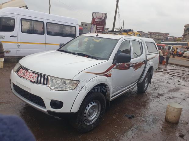 Mitsubishi L200 Double Cab 2.5 180hp 4WD 2013 White