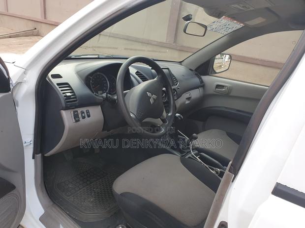 Mitsubishi L200 Double Cab 2.5 180hp 4WD 2013 White photo 6