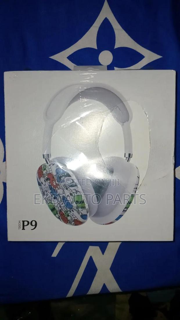 Headphones And Accessories · Photo 3