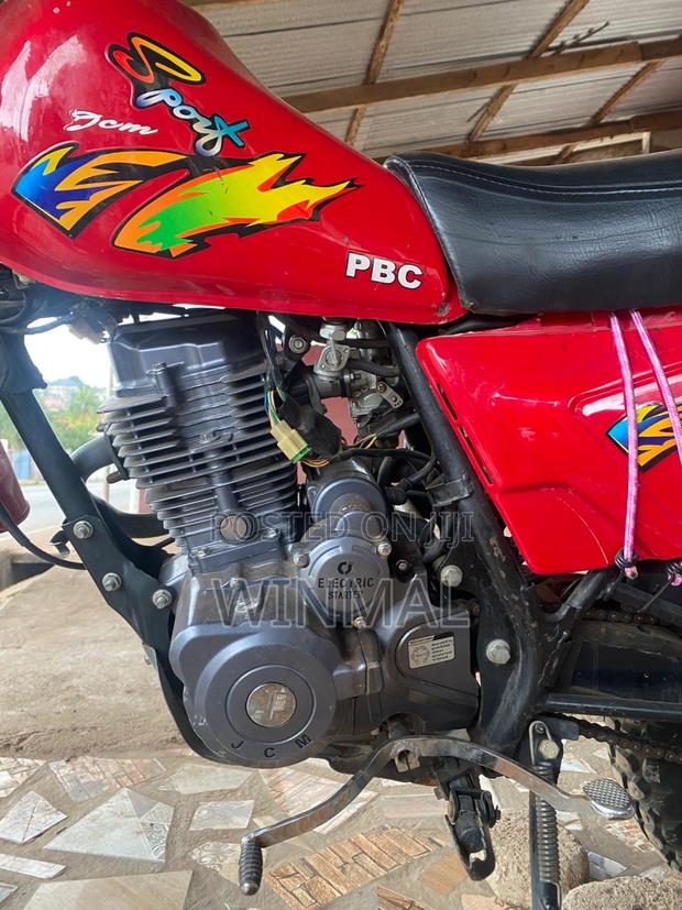 Motorcycle 2019 Red · Photo 2
