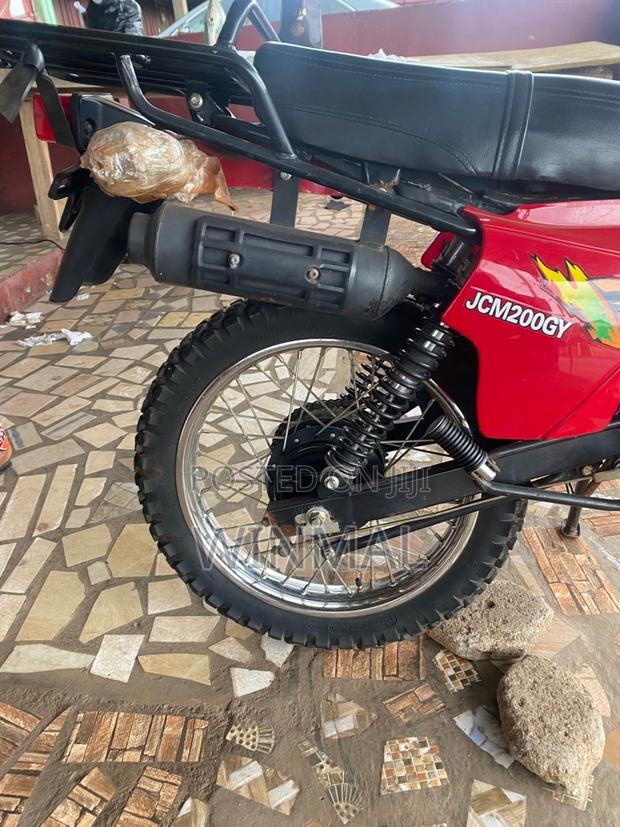 Motorcycle 2019 Red · Photo 4