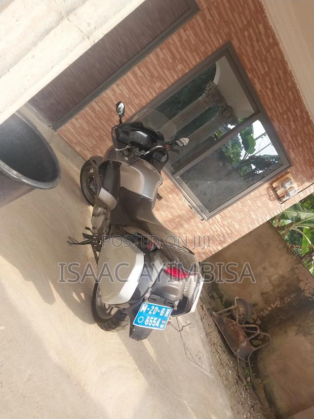 Honda VFR 700F 2010 Silver photo 6