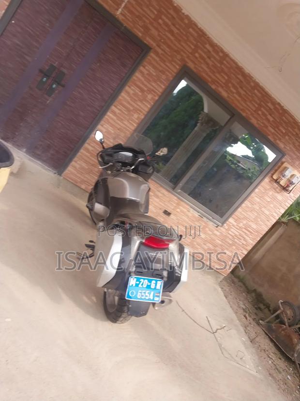 Honda VFR 700F 2010 Silver photo 7