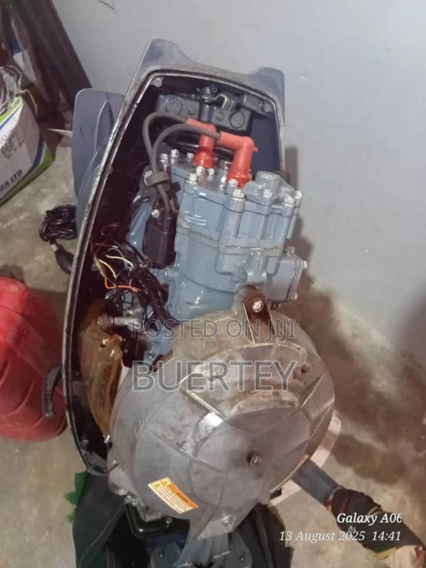 Yamaha 40hp Outboard Motor photo 3