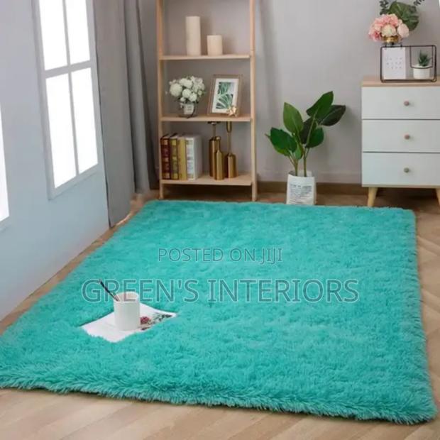 200 by 250 Cm Fluffy Carpet Available · Photo 1