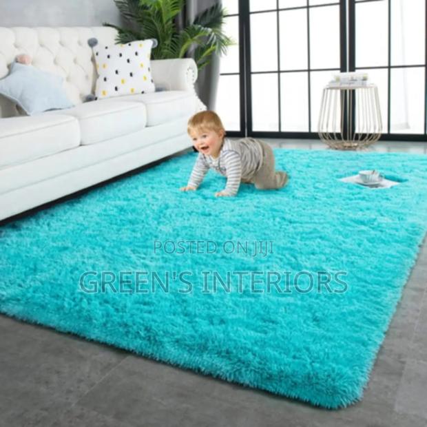 200 by 250 Cm Beautiful Fluffy Carpet Available · Photo 1