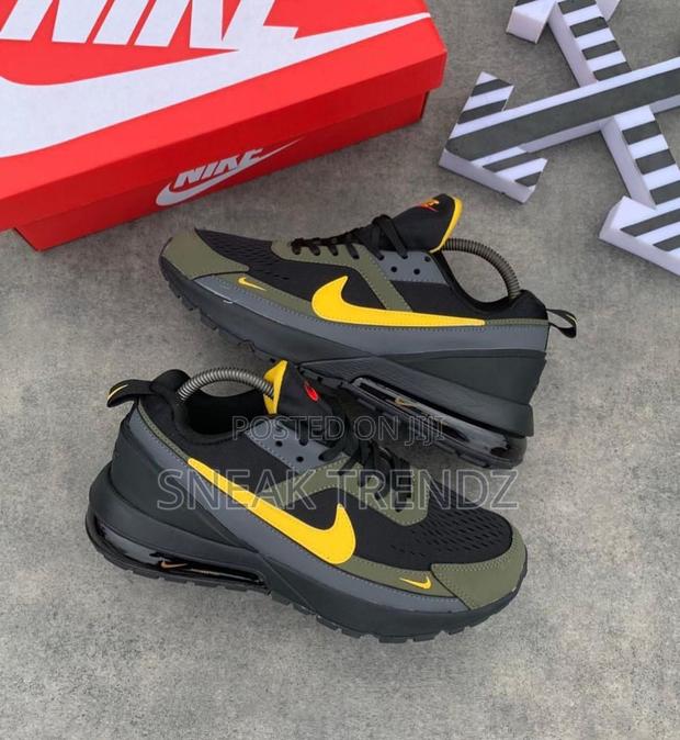 Nike Air Max Black Yellow · Photo 3