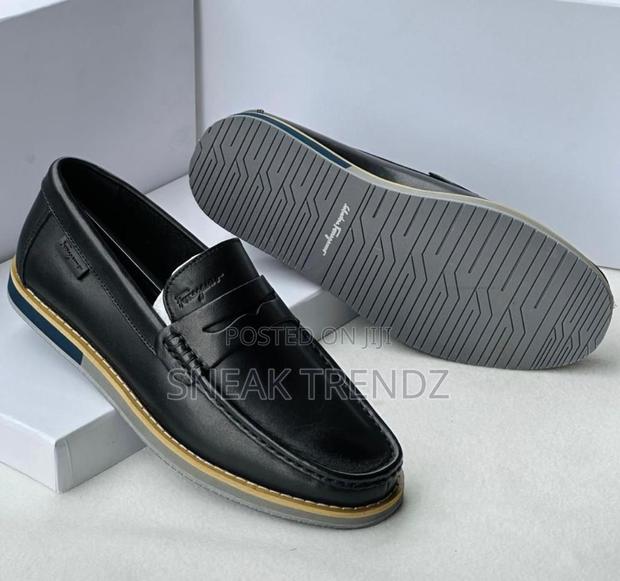 Original Clarks Shoe Brown N Black · Photo 4