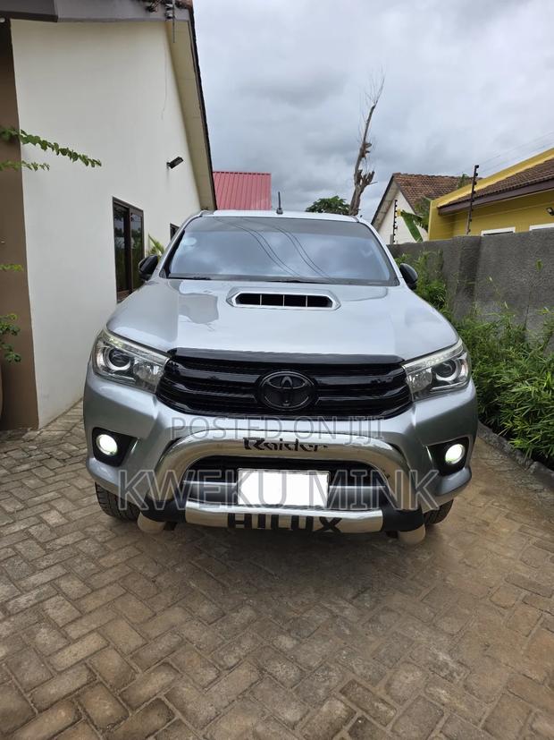 Toyota Hilux Revo Smart Cab Deisel 2.8 AWD 2016 Silver photo 3